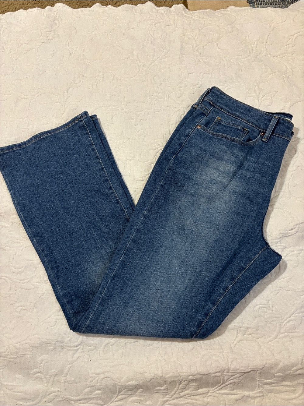 Signature by Levi Strauss Boot Cut Jeans in Medium Blue Wash